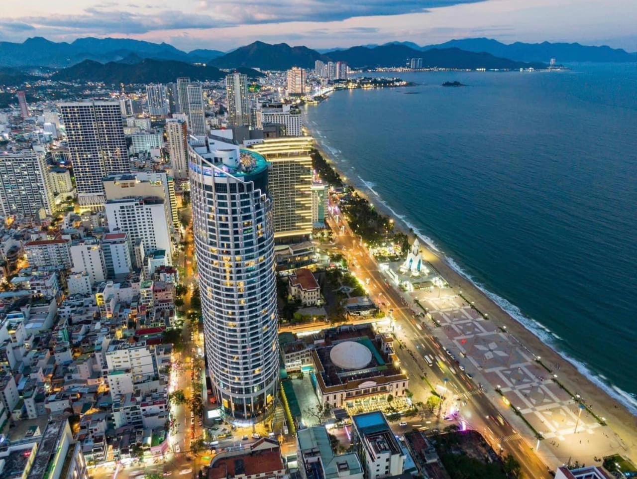 Panorama Oceanfront Suite Nha Trang Exterior photo