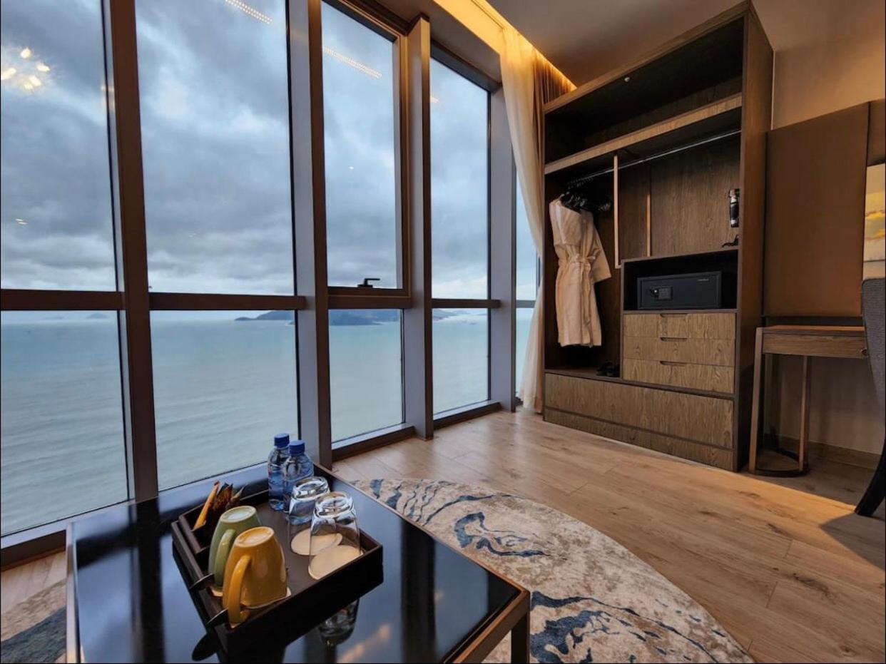 Panorama Oceanfront Suite Nha Trang Exterior photo