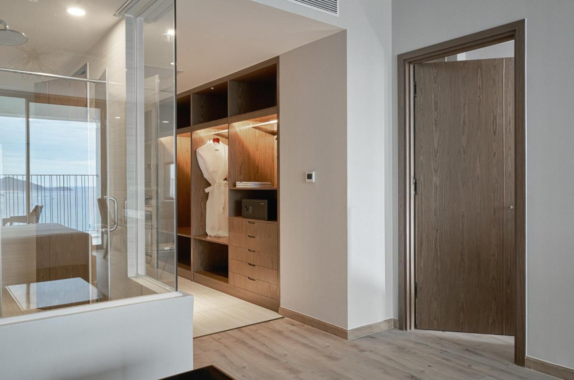 Panorama Oceanfront Suite Nha Trang Exterior photo