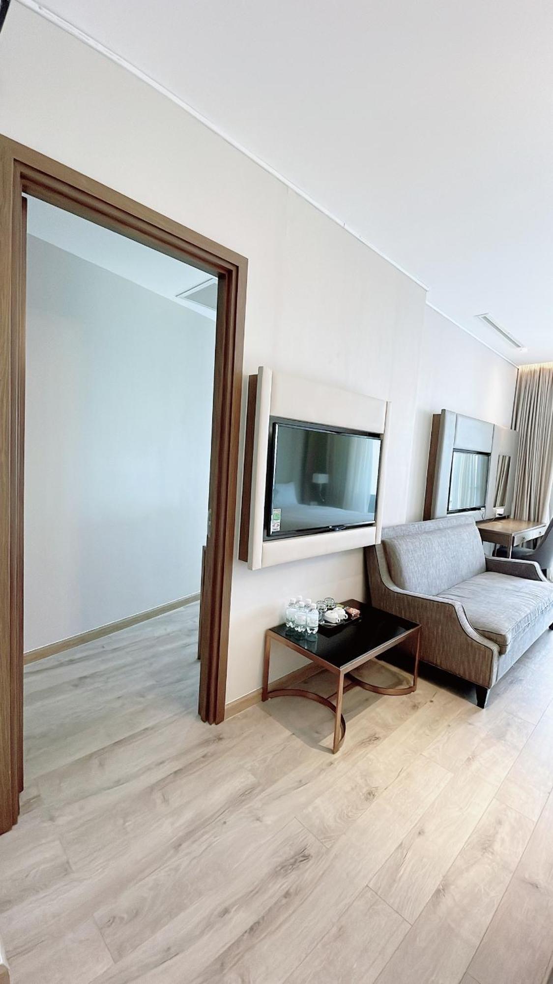 Panorama Oceanfront Suite Nha Trang Exterior photo