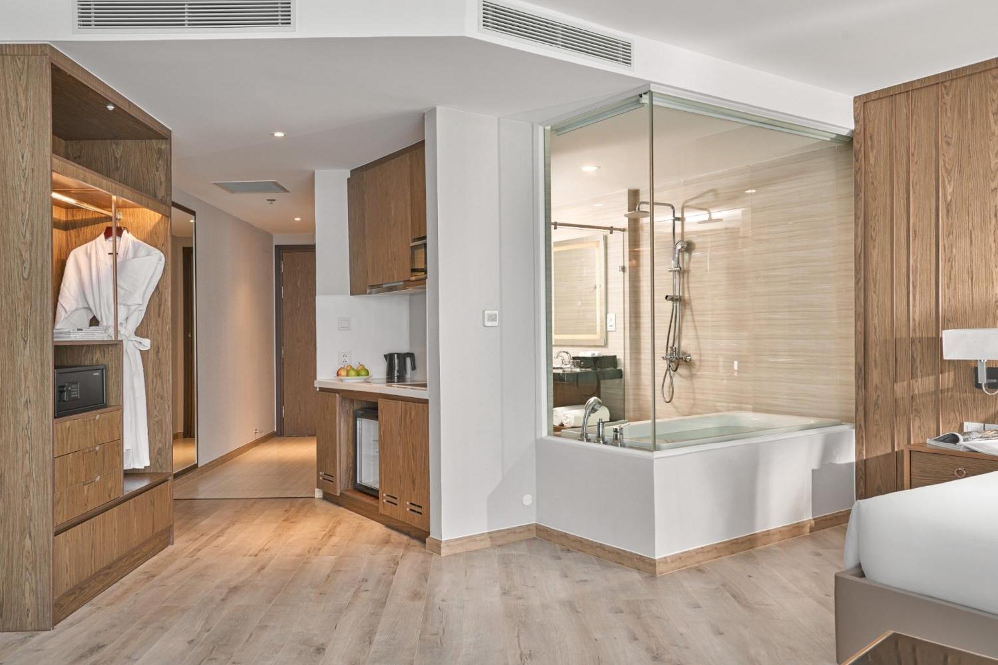 Panorama Oceanfront Suite Nha Trang Exterior photo