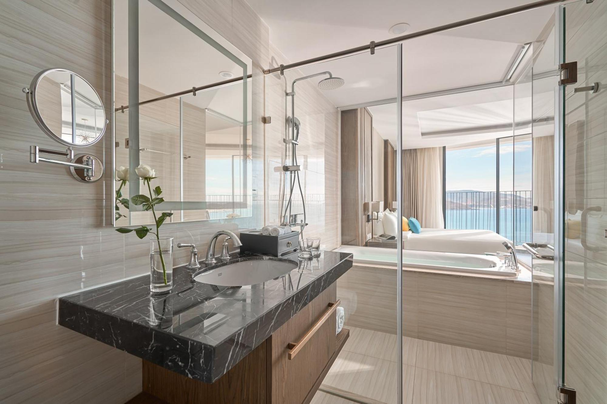 Panorama Oceanfront Suite Nha Trang Exterior photo